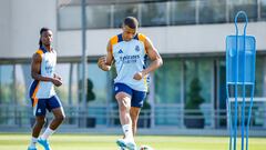 Mbappé's first day at Real Madrid: first time on the pitch, stunning dribble leaves fans in awe