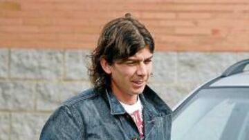 <b>ENRABIETADO. </b>Pablo García, que lideró antaño a Osasuna, conduce ahora a los grana.