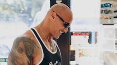 El resarcir de Dwayne Johnson con la tienda en la que robaba de adolescente