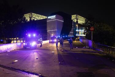 El herido más grave del atropello visita al Espanyol mientras Cornellà cierra bares