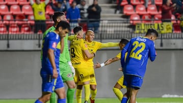 ‘Chupete’ Suazo anotó otro golazo y sigue haciendo historia en el fútbol chileno