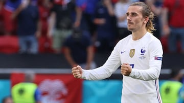 TOPSHOT - France&#039;s forward Antoine Griezmann celebrates scoring his team&#039;s first goal during the UEFA EURO 2020 Group F football match between Hungary and France at Puskas Arena in Budapest on June 19, 2021. (Photo by BERNADETT SZABO / POOL / AF