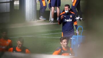 Javi Gracia, durante el entrenamiento de hoy.