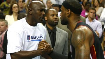 Michael Jordan y LeBron James, dos de los jugadores mejor pagados por sus franquicias en la historia de la NBA.