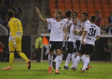 1-0. Alcacer celebra el primer tanto.