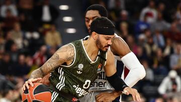 Nick Weiler-Babb (Bayern Múnich) frente a Trent Forrest (Baskonia) en la Euroliga 2024-25.