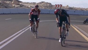 Pogacar derrota al Ineos de Adam Yates en Jebel Hafeet