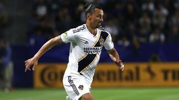 El delantero sueco sigue demostrando su magia en la MLS. Checa la gran jugada que se aventó ante los Whitecaps, y que ha dado la vuelta al mundo.