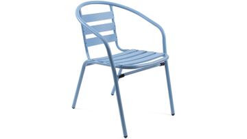 Silla de aluminio de color azul con respaldo y reposabrazos