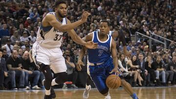 Karl Anthony Towns y Kyle Lowry en un lance del partido