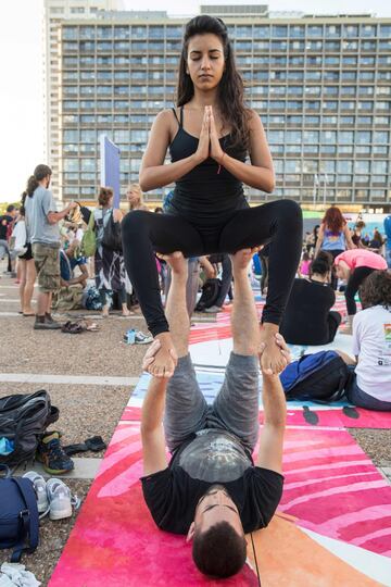 La celebración del Día Internacional del Yoga en imágenes
