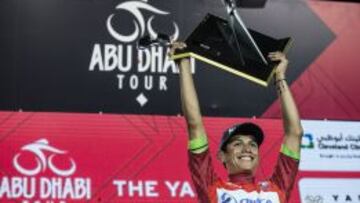 Esteban Chaves se corona vencedor de la general en Abu Dhabi.