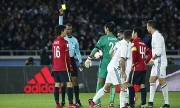 Football Soccer - Real Madrid v Kashima Antlers - FIFA Club World Cup Final - International Stadium Yokohama - Japan , 18/12/16 Kashima Antlers' Shuto Yamamoto is booked by referee Janny Sikazwe