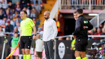 Claudio Giráldez durante el partido contra el Valencia en Mestalla