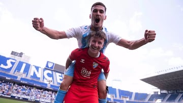 Chupete festeja con Césledes el ascenso del Malagueño a Segunda.