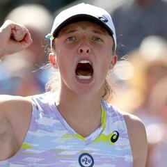 Swiatek sufre y Sakkari respira