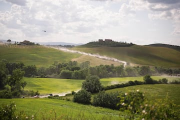 La novena etapa del Giro entre Gubbio y Siena tuvo varios tramos de sterrato.