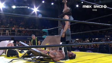 El Hijo del Vikingo levanta el Megacampeonato sobre Alberto El Patrón.