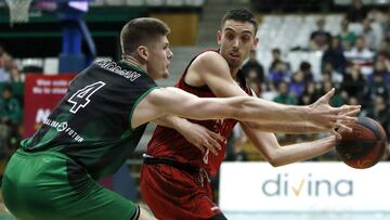 GRAF856. BADALONA (BARCELONA), 17/11/2018.- El alero del Montakit Fuenlabrada, Marc García (d), intenta avanzar ante la presencia del ala-pívot canadiense del Divina Seguros Joventut, Conor Morgan (i), durante el partido de la Liga Endesa jugado esta tarde en el Palau Olímpic de Badalona (Barcelona). EFE/ Andreu Dalmau