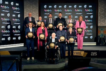 Foto de familia de los galardonados en la cuarta edicin del Hall of Fame del baloncesto espa?ol.