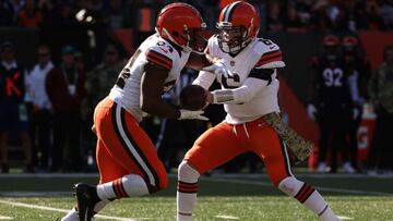 Nick Chubb y otros running backs de los Browns causaron baja por COVID-19, as&iacute; que la defensa de Patriots podr&aacute; atacar al quarterback Baker Mayfield.