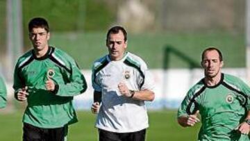 <b>RECUPERACIÓN</b>. Tres de los cuatro delanteros del equipo realizaron carrera continua junto a Cueli.