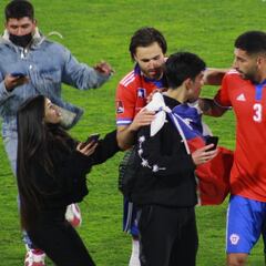 La locura por Brereton en San Carlos: máscaras, cantos, fotos y un abrazo inolvidable