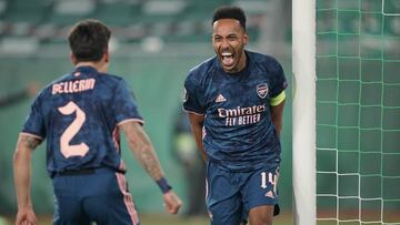 VIENNA, AUSTRIA - OCTOBER 22: Pierre-Emerick Aubameyang of Arsenal celebrates with team mate Hector Bellerin after scoring his sides second goal  during the UEFA Europa League Group B stage match between Rapid Wien and Arsenal FC at Allianz Stadion on Oct