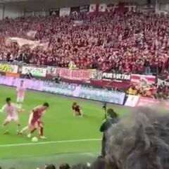 La genialidad de Iniesta en Japón que coreó toda la grada