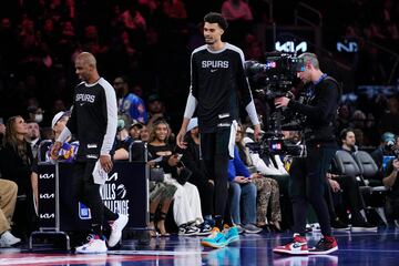 Victor Wembanyama y Chris Paul de los San Antonio Spurs fueron descalificados por los jueces de la competicin. Los dos jugadores de San Antonio Spurs, franquicia a la que representaban este sbado, se saltaron las reglas para pasar ms rpido el circuito propuesto, violando el espritu de las Habilidades.