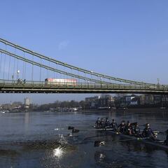La clásica Cambridge-Oxford está en el aire por una bomba