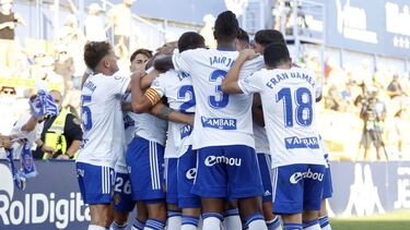 Los jugadores del Real Zaragoza celebran uno de los goles en Santo Domingo.