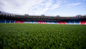 Hampden Park está situado en Glasgow (Escocia) con una capacidad de 52. 500 espectadores. Es es escenario habitual de las eliminatorias de la Copa de Escocia y de la Copa de la Liga de Escocia.