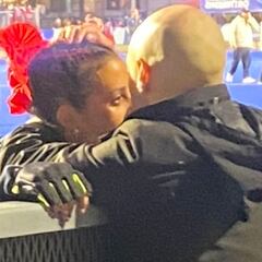 “Él lo vive conmigo”: la escena de amor que emociona a Chile tras la derrota de las Diablas en Santiago 2023