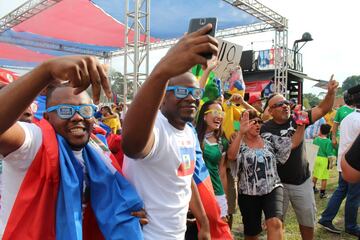 Aficionados en la Fan Zone.