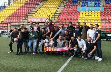 Los jugadores y directiva del Sant Andreu celebrando el emparejamiento para dieciseisavos de la Copa del Rey con el Atlético de Madrid 