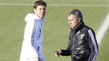 <b>REGRESO. </b>Xabi Alonso, en un entrenamiento con Mourinho.
