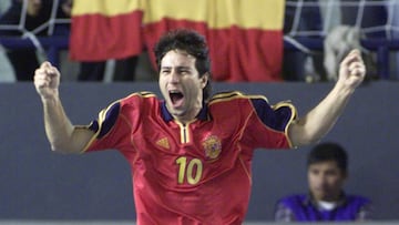 Considerado una revolución para este deporte, el hispanobrasileño fue el buque insignia del equipo ElPozo Murcia. Como jugador ostenta un palmarés envidiable: una Liga Nacional de Fútbol Sala (1997-98), dos Copas de España (1995 y 2003), una Supercopa de España (1995). En cuanto a títulos europeos, ganó con ElPozo una Recopa (2003) y el bronce en el Europeo de Clubes de 1999 en Moscú, donde fue elegido mejor pívot del campeonato. Además fue, cinco veces máximo goleador de la Liga, tambien en cinco ocasiones, mejor pívot de la Liga, y mejor jugador de la Liga. Después de Antonio Martín, tiene el récord de goles en una temporada (72) en la 2000-2001 y máximo número de goles en un partido, marcó nueve goles al Sol Fuerza en 1997. Ha sido capitán de la selección española (63 veces internacional ), que lideró para conquistar el Mundial de Guatemala en 2000. Se retiró en 2005.