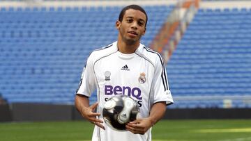 15/11/06 PRESENTACION DE MARCELO NUEVO JUGADOR DEL REAL MADRID
PUBLICADA 16/11/06 NA MA17 2COL