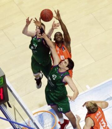 Carlos Suárez, Romain Sato y Adam Wackzynsky.