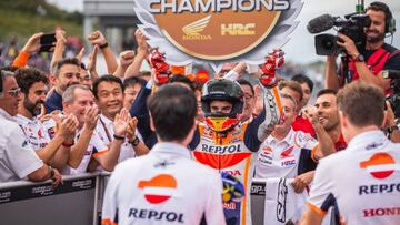 M&aacute;rquez celebra el t&iacute;tulo de constructores de Honda en Jap&oacute;n.