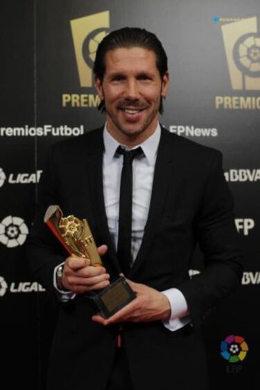 Otras distinciones que alberga el técnico argentino en su palmarés son el Premio de la LFP como mejor entrenador de La Liga en los años	2013, 2014 y 2016, el trofeo Miguel Muñoz como mejor entrenador de La Liga en 2014 y 2016, el trofeo Comunidad Iberoamericana en 2014 y el premio IFFHS como mejor entrenador del mundo en	2016. 
