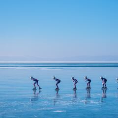 Patinaje de velocidad sobre la superficie del lago Cildir