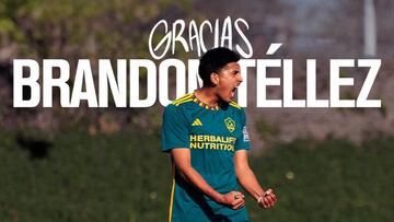 Brandon Téllez festeja un gol con el LA Galaxy.