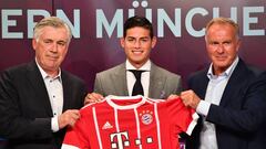 MUNICH, GERMANY - JULY 12: Head coach Carlo Ancelotti (L) and Karl-Heinz Rummenigge, CEO of FC Bayern Muenchen present James Rodriguez with his new jersey during a press conference at Allianz Arena on July 12, 2017 in Munich, Germany. (Photo by Sebastian Widmann/Bongarts/Getty Images)