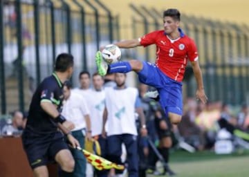 Rodrigo Echeverría y Cristián Cuevas anotaron para un 2-0 que pone en la disputa a Chile.