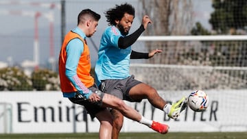 Valverde y Marcelo, durante el entrenamiento del Real Madrid. 