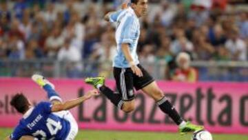 Di Mar&iacute;a en el partido amistoso contra Italia.