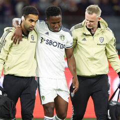 Luis Sinisterra sale lesionado en amistoso de Leeds