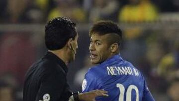 Neymar, en el momenteo de ser expulsado.